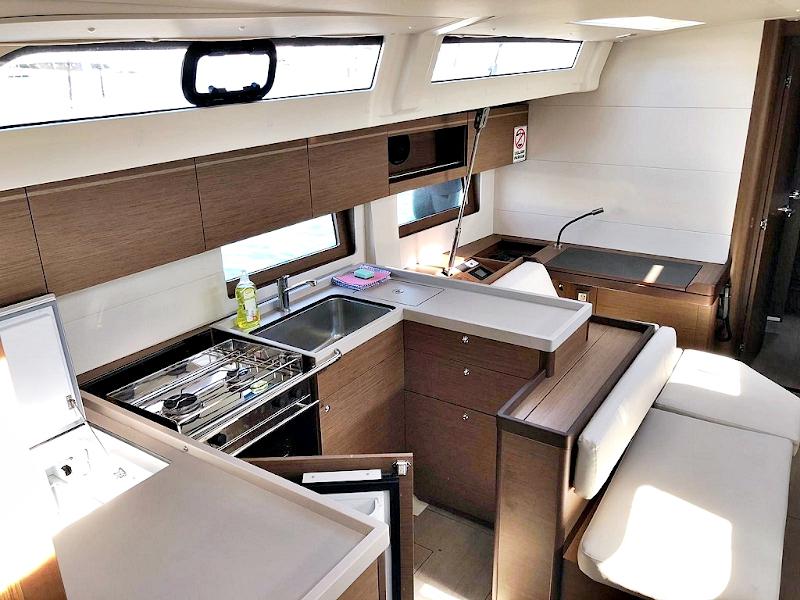 Book yachts online - sailboat - OCEANIS 51.1 BT (20) - PEARL DREAMS - rent