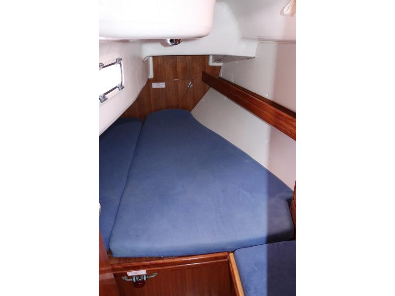 Book yachts online - sailboat - BAVARIA 33 C - MANDA - rent