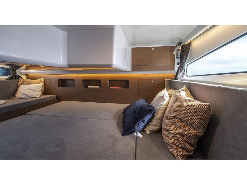 Book yachts online - motorboat - Antares 11 Fly OB - Solis - rent