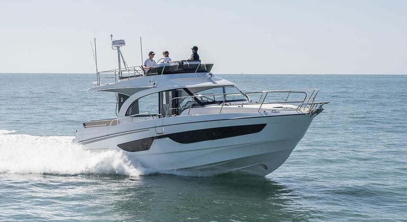 Book yachts online - motorboat - Antares 11 Fly OB - Solis - rent