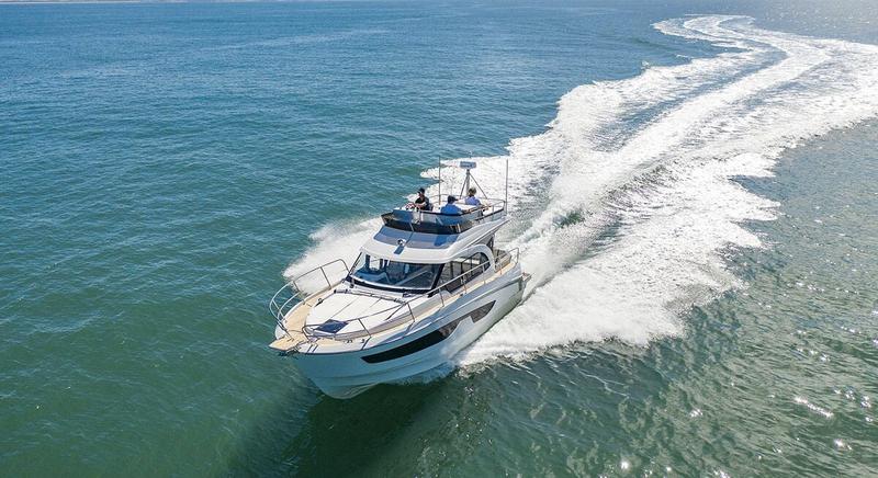 Book yachts online - motorboat - Antares 11 Fly OB - Solis - rent