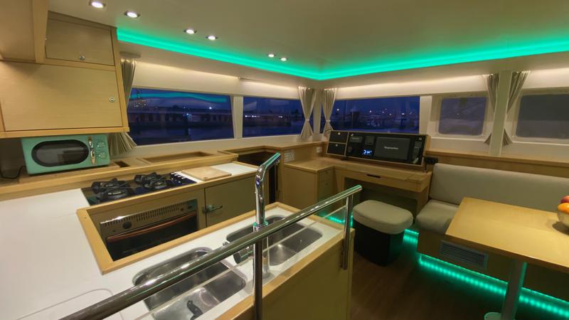 Book yachts online - catamaran - Lagoon 450  Flybridge - Fornes - rent