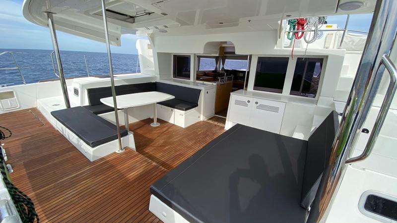 Book yachts online - catamaran - Lagoon 450  Flybridge - Fornes - rent