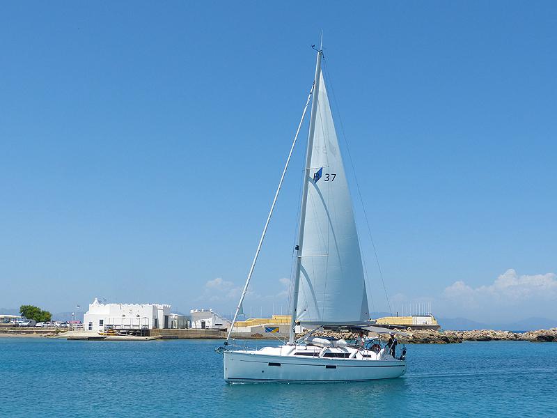 Book yachts online - sailboat - Bavaria 37 Cruiser - Nenemia - rent