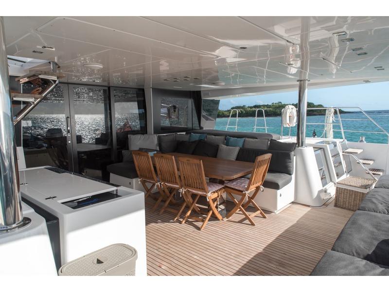Book yachts online - catamaran - Lagoon 62 - 4 cabin version - Melarnie - rent