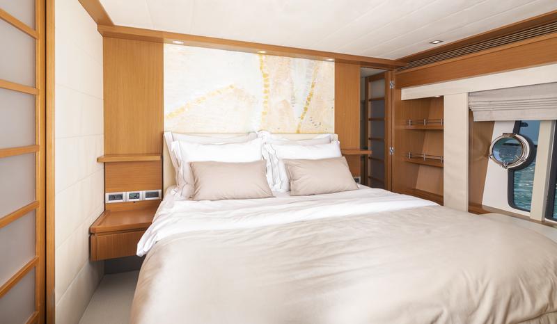 Book yachts online - motorboat - Ferretti 780 - Tesoro - rent