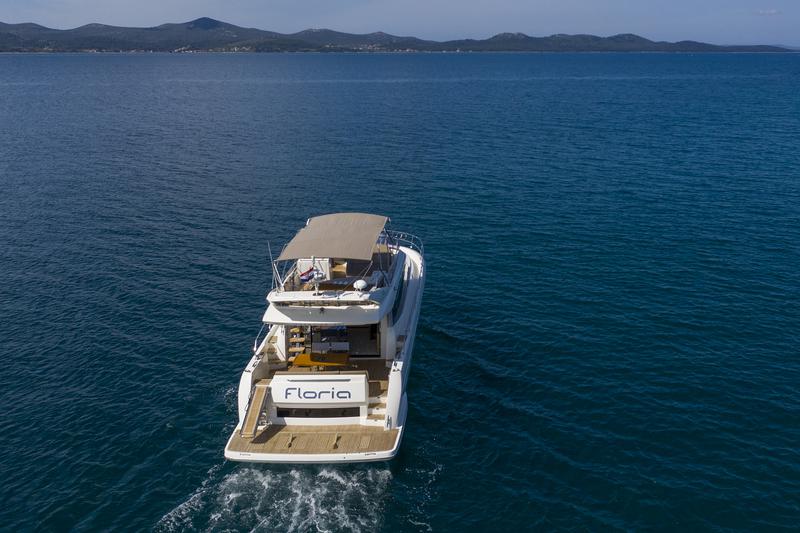 Book yachts online - motorboat - Prestige 550 Fly - Floria - rent