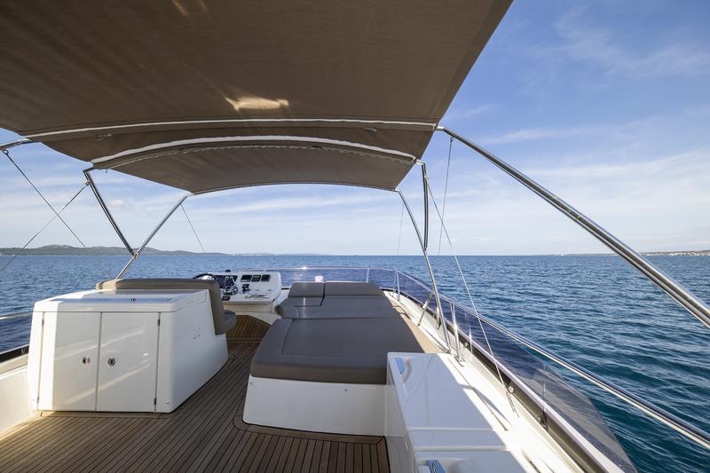Book yachts online - motorboat - Prestige 550 Fly - Floria - rent