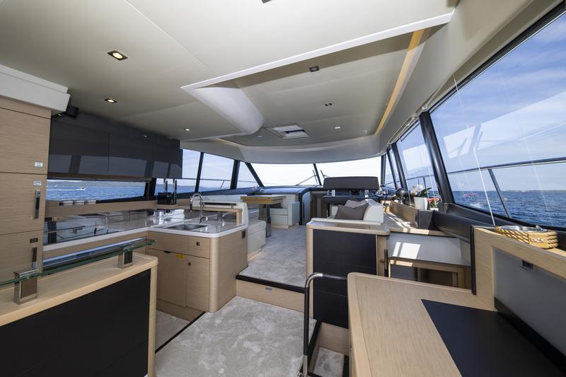 Book yachts online - motorboat - Prestige 550 Fly - Floria - rent