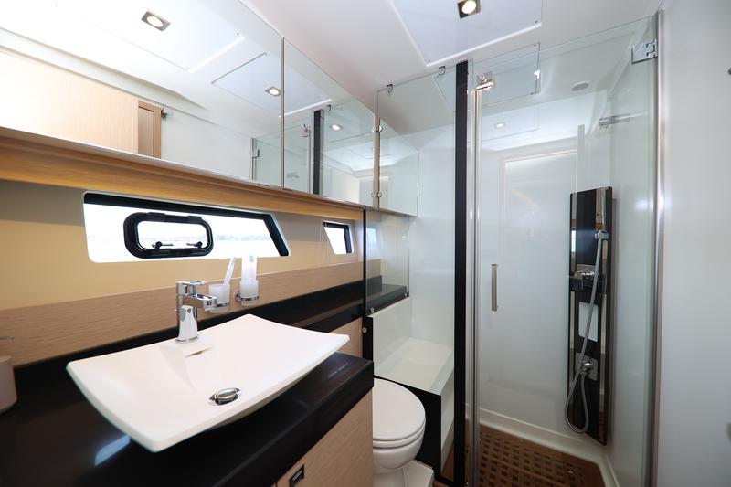 Book yachts online - motorboat - Prestige 550 Fly - Floria - rent