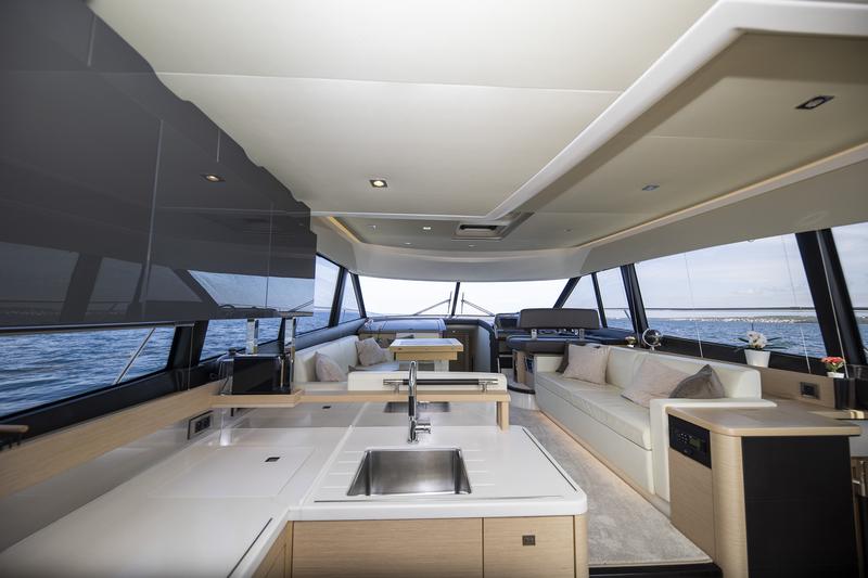 Book yachts online - motorboat - Prestige 550 Fly - Floria - rent