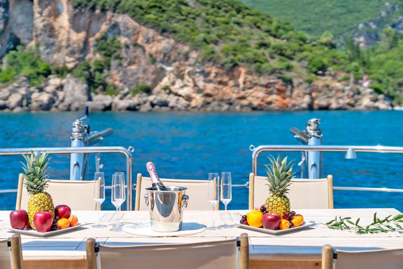 Book yachts online - catamaran - Caribe 69 - Mystique - rent