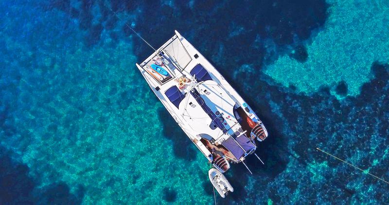 Book yachts online - catamaran - Caribe 69 - Mystique - rent