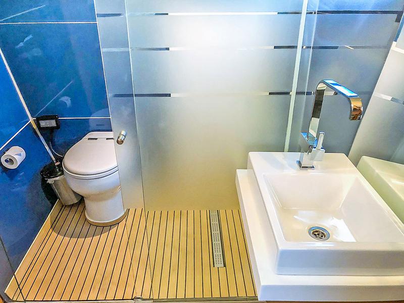 Book yachts online - catamaran - Caribe 69 - Mystique - rent