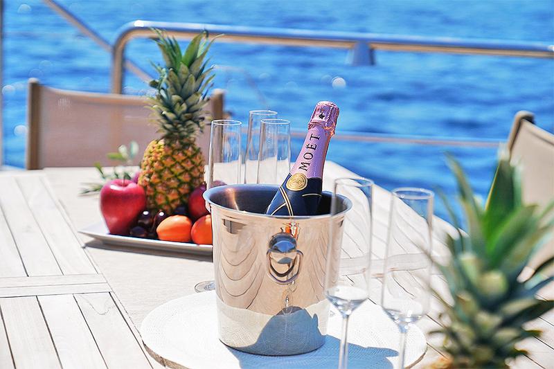 Book yachts online - catamaran - Caribe 69 - Mystique - rent