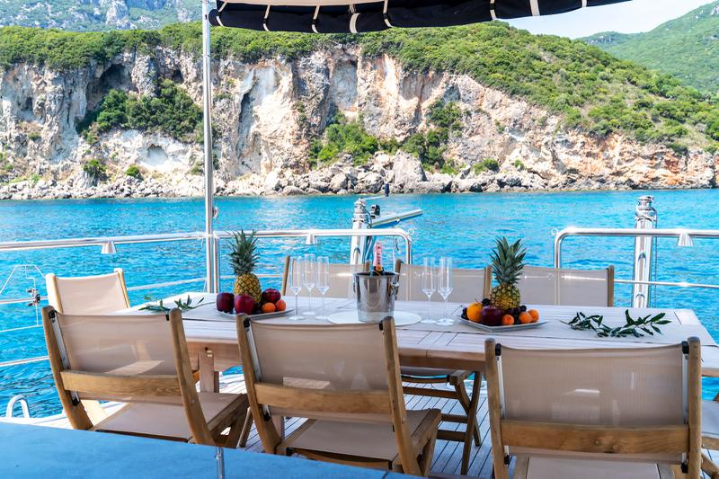 Book yachts online - catamaran - Caribe 69 - Mystique - rent