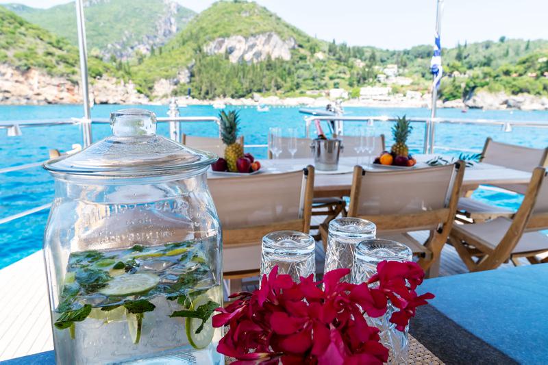 Book yachts online - catamaran - Caribe 69 - Mystique - rent