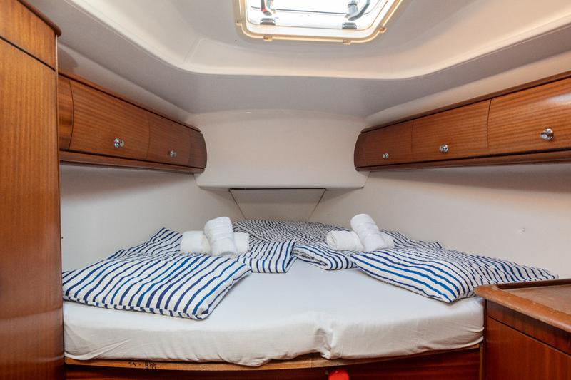 Book yachts online - sailboat - Bavaria 44 - TARISA  - rent