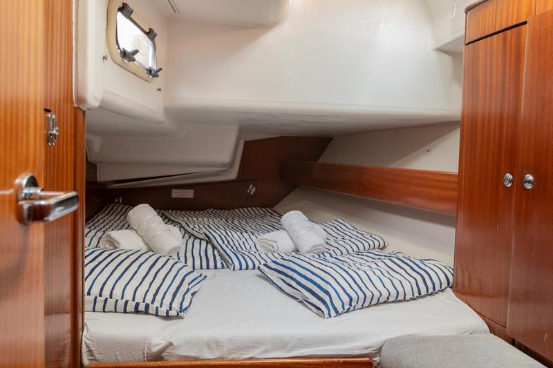 Book yachts online - sailboat - Bavaria 44 - TARISA  - rent