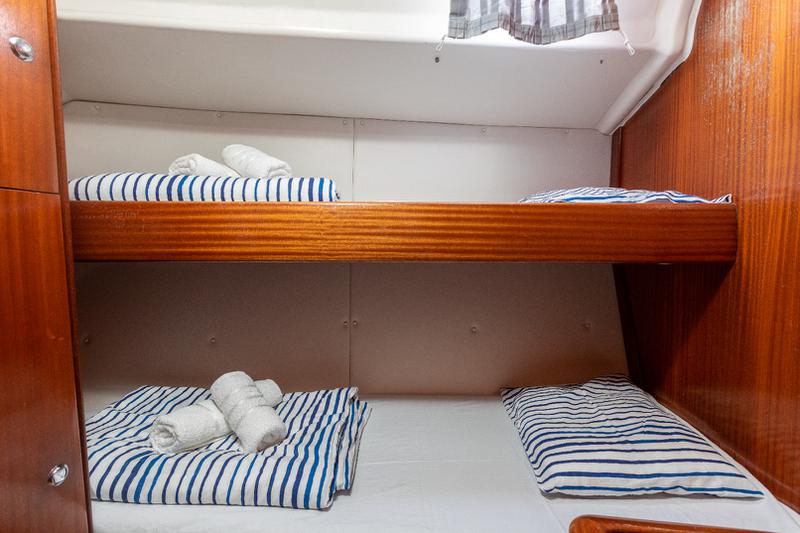 Book yachts online - sailboat - Bavaria 44 - TARISA  - rent