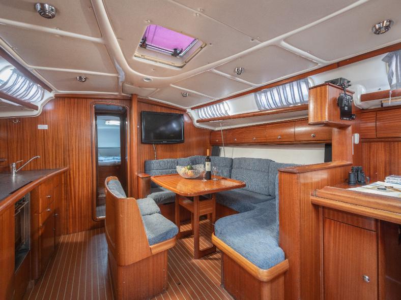 Book yachts online - sailboat - Bavaria 44 - TARISA  - rent