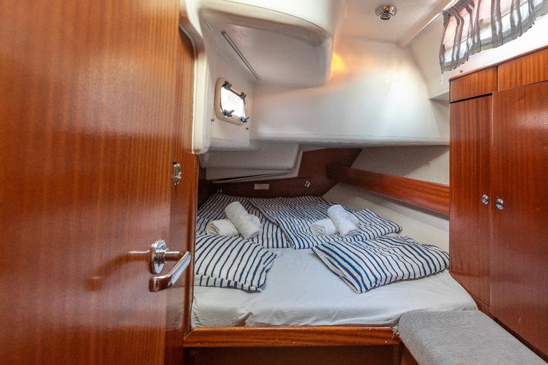 Book yachts online - sailboat - Bavaria 44 - TARISA  - rent