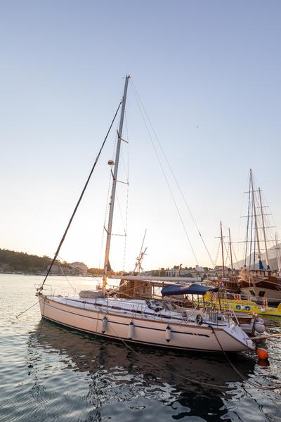 Book yachts online - sailboat - Bavaria 44 - TARISA  - rent