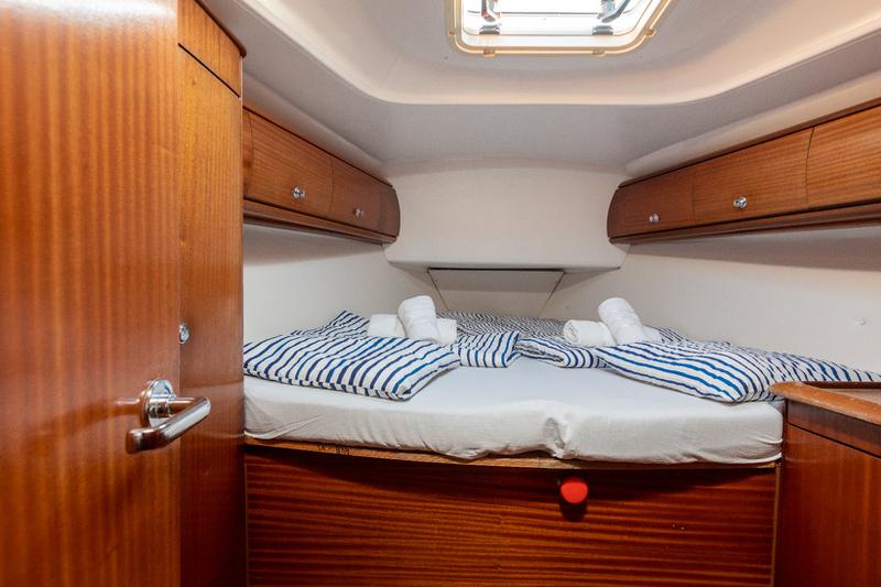 Book yachts online - sailboat - Bavaria 44 - TARISA  - rent