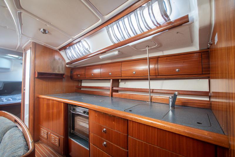 Book yachts online - sailboat - Bavaria 44 - TARISA  - rent