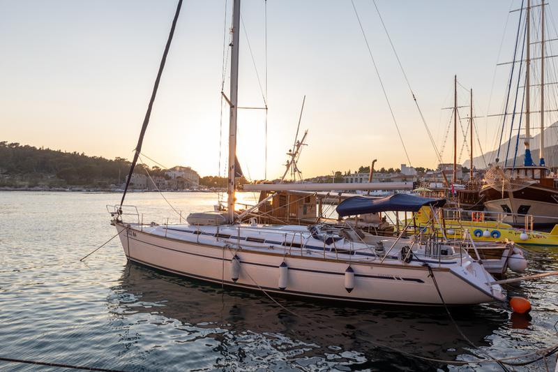 Book yachts online - sailboat - Bavaria 44 - TARISA  - rent