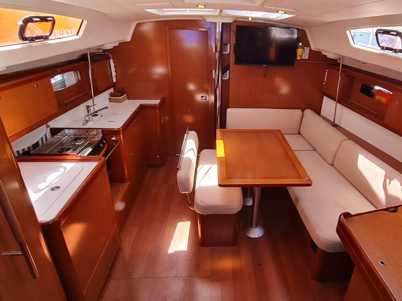 Book yachts online - sailboat - Oceanis 43 - BLACK SHEEP - rent