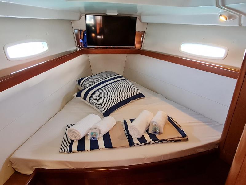 Book yachts online - sailboat - Oceanis 43 - BLACK SHEEP - rent