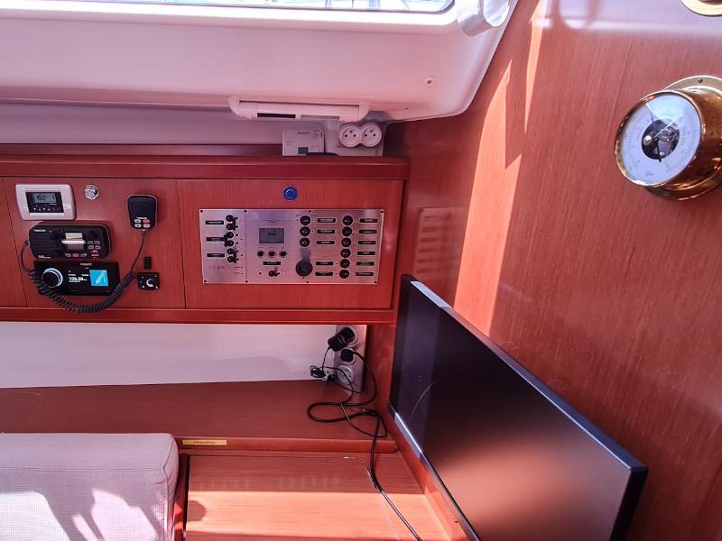 Book yachts online - sailboat - Oceanis 43 - BLACK SHEEP - rent