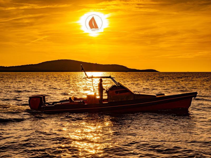 Book yachts online - motorboat - Veli 10 - THUNDER only SKIPPERED - rent