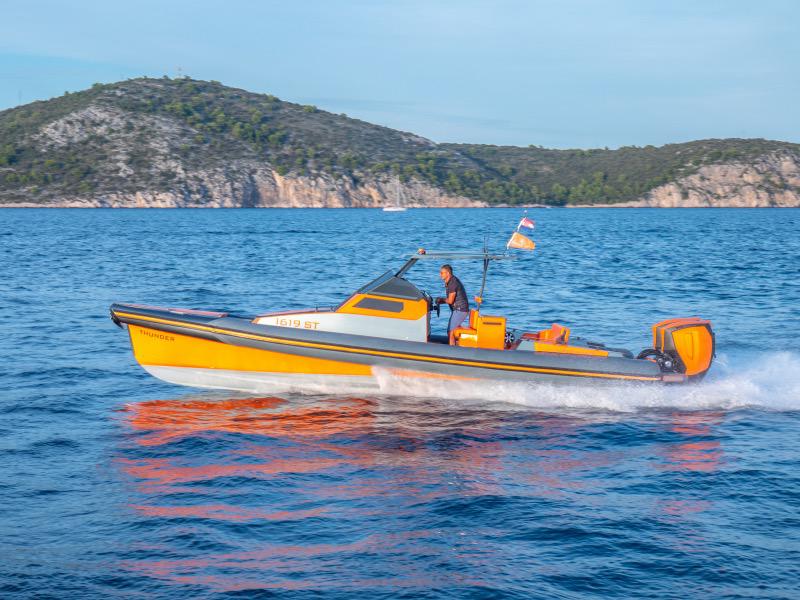 Book yachts online - motorboat - Veli 10 - THUNDER only SKIPPERED - rent