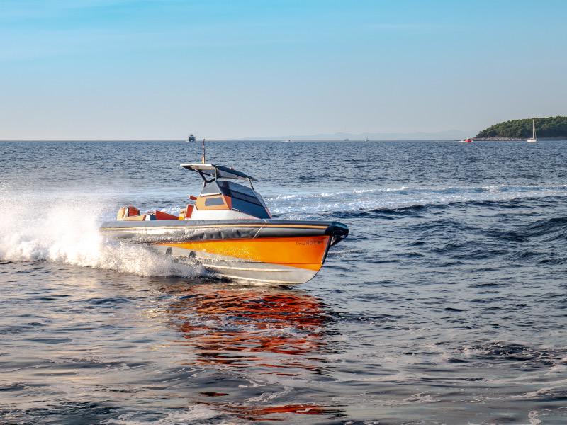 Book yachts online - motorboat - Veli 10 - THUNDER only SKIPPERED - rent