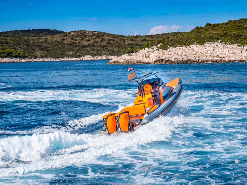 Book yachts online - motorboat - Veli 10 - THUNDER only SKIPPERED - rent