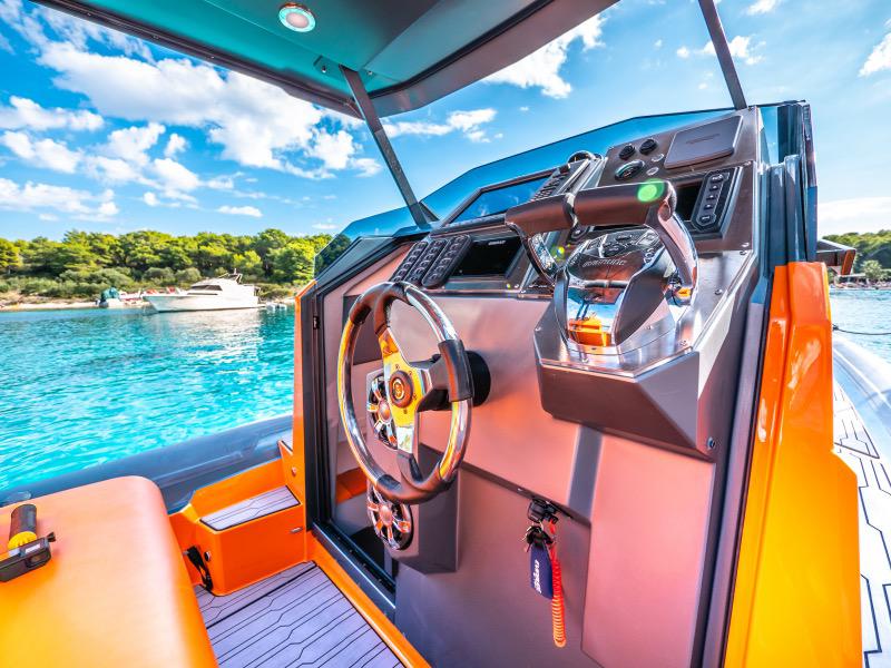 Book yachts online - motorboat - Veli 10 - THUNDER only SKIPPERED - rent