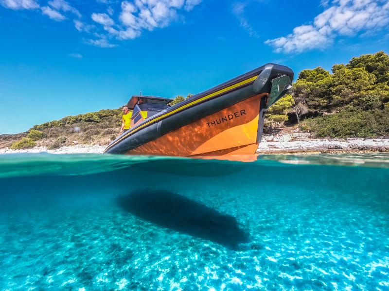 Book yachts online - motorboat - Veli 10 - THUNDER only SKIPPERED - rent