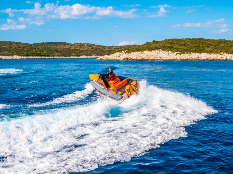 Book yachts online - motorboat - Veli 10 - THUNDER only SKIPPERED - rent