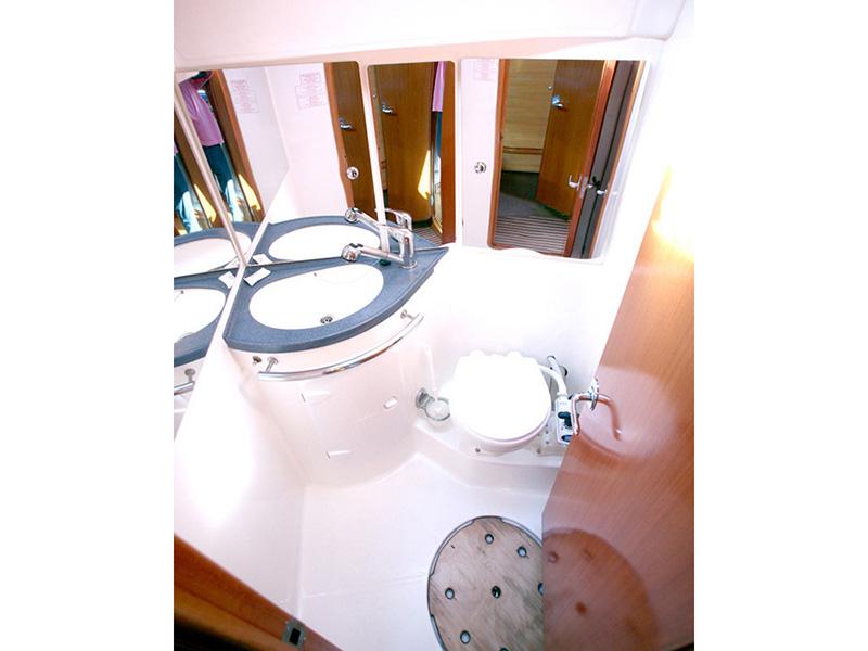 Book yachts online - sailboat - Bavaria 37 Cruiser - Nestor - rent