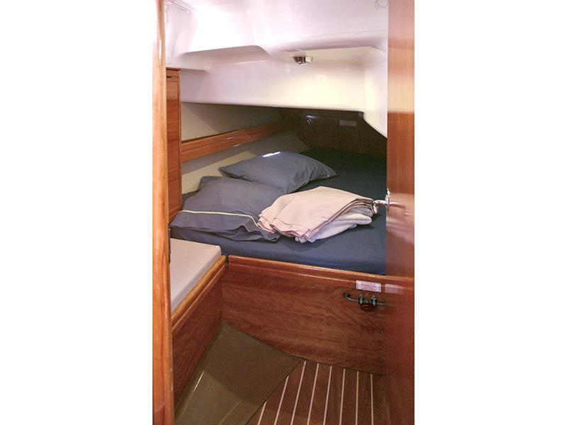 Book yachts online - sailboat - Bavaria 37 Cruiser - Nestor - rent