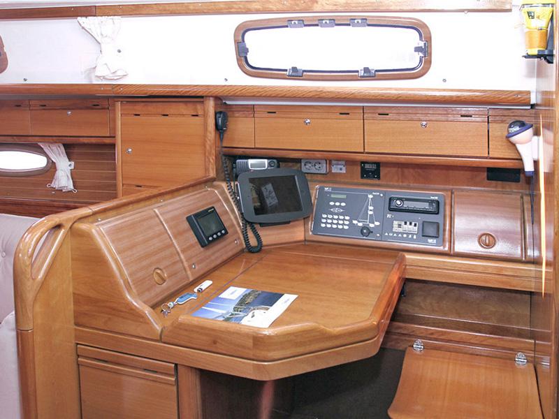 Book yachts online - sailboat - Bavaria 37 Cruiser - Nestor - rent