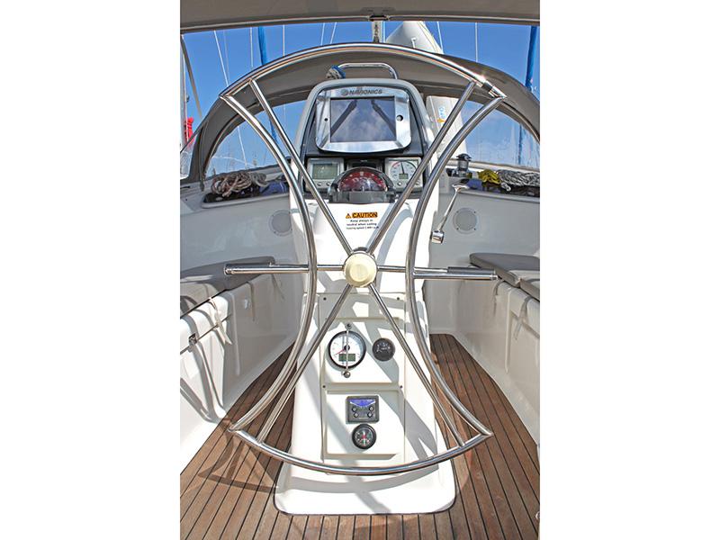 Book yachts online - sailboat - Bavaria 37 Cruiser - Nestor - rent