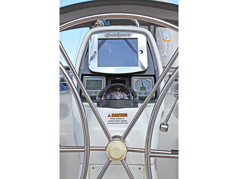 Book yachts online - sailboat - Bavaria 37 Cruiser - Nestor - rent