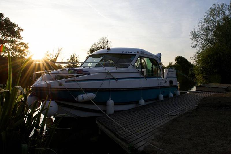 Book yachts online - motorboat - Confort 900 DP - MARIGNY FR - rent