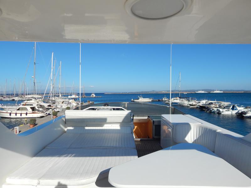 Book yachts online - motorboat - Azimut 76 - Golden Eagle - rent
