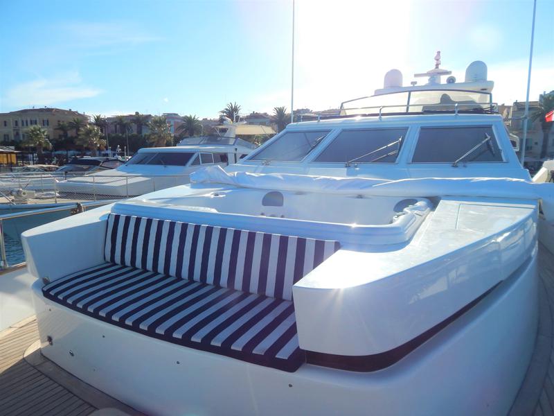 Book yachts online - motorboat - Azimut 76 - Golden Eagle - rent