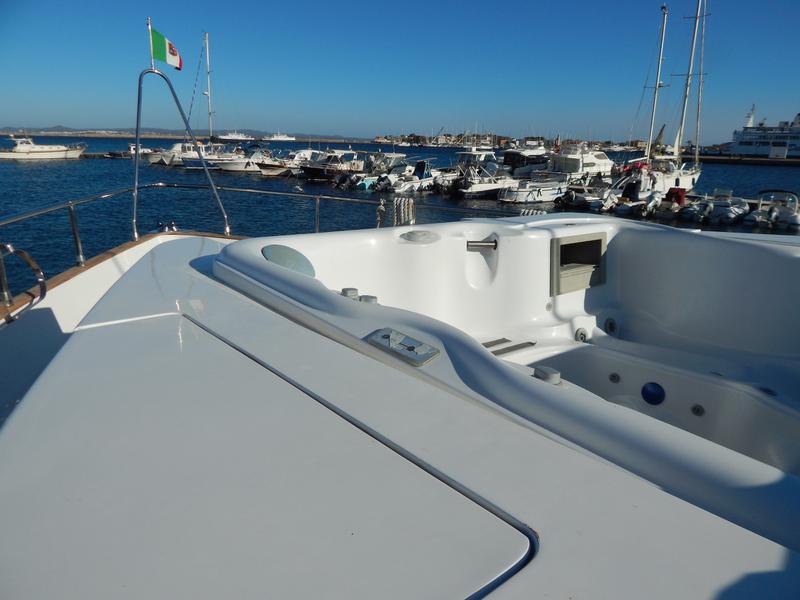 Book yachts online - motorboat - Azimut 76 - Golden Eagle - rent