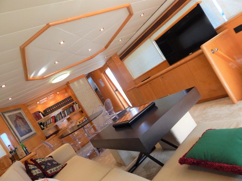 Book yachts online - motorboat - Azimut 76 - Golden Eagle - rent